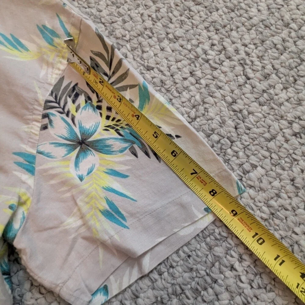 Banana Republic Adult (Medium) Linen Hawaiian/Tropical/Beach Button-Down Shirt